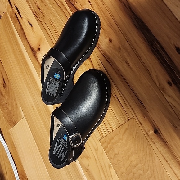 MIA Shoes - Black MIA clogs